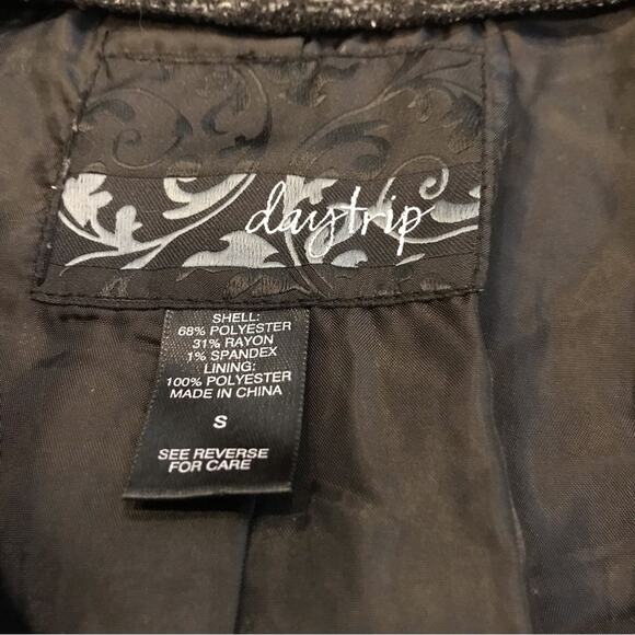 Daytrip gray and black open front blazer size small - Picture 4 of 6
